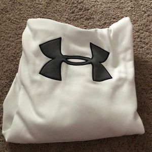 Men’s Under Armour sweatshirt